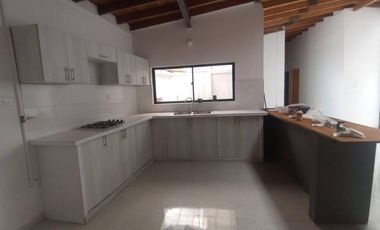 casa en arriendo en laureles. Cod A63431