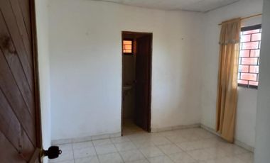 casa-local en venta en ciudad jardín. Cod V101793