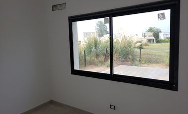 Santa Elena - muy linda casa a estrenar con fondo libre