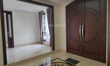 Dijual Rumah Siap Huni Dengan Pool Di Pondok Indah JakSel