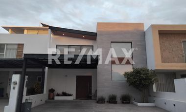 Casa en venta en privada con recámara en PB en Juriquilla Condesa RCV240131-MN - (3)