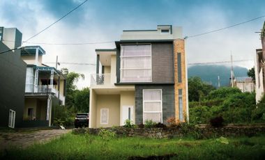 Rumah 3 Lantai di Batu Malang