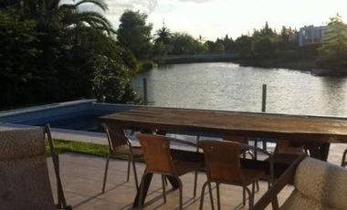 Venta  /Alquiler anual / Alquiler Temporal----- Casa 4 dormitorios Al Lago en Barrancas del Lago