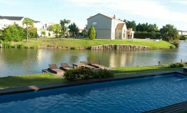 Venta  /Alquiler anual / Alquiler Temporal----- Casa 4 dormitorios Al Lago en Barrancas del Lago