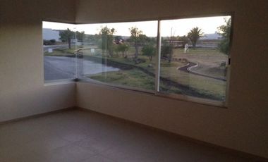 Gran Oportunidad! Frente a área verde, TIENE TODO!