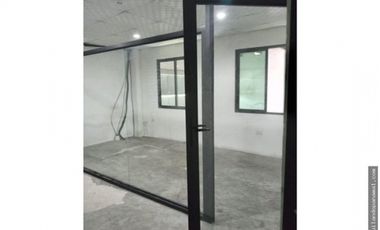 SE VENDE GALERA CON LOCALES COMERCIALES  PARQUE LEFEVRE!!!!!