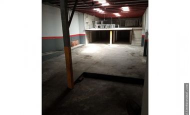 SE VENDE GALERA CON LOCALES COMERCIALES  PARQUE LEFEVRE!!!!!