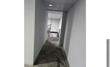 SE VENDE GALERA CON LOCALES COMERCIALES  PARQUE LEFEVRE!!!!!