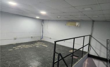 SE VENDE GALERA CON LOCALES COMERCIALES  PARQUE LEFEVRE!!!!!