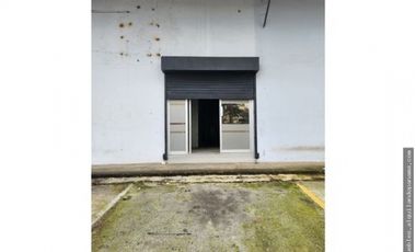 SE VENDE GALERA CON LOCALES COMERCIALES  PARQUE LEFEVRE!!!!!