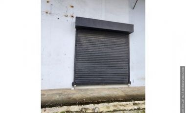 SE VENDE GALERA CON LOCALES COMERCIALES  PARQUE LEFEVRE!!!!!