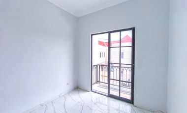 Rumah Strategis 7 Menit ke Stasiun Depok Lama SHM Dibantu KPR J-43848