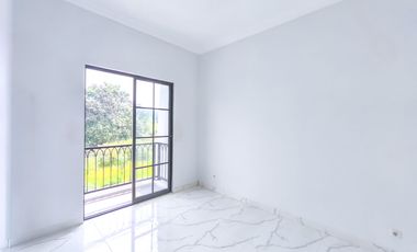 Rumah Strategis 7 Menit ke Stasiun Depok Lama SHM Dibantu KPR J-43848