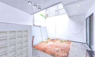 Rumah Strategis 7 Menit ke Stasiun Depok Lama SHM Dibantu KPR J-43848