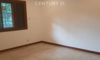 Rumah Di Compound Lebak Bulus Dengan 4kamar Dan Kolam Renang
