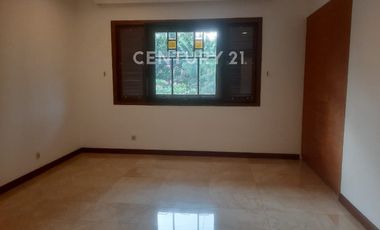 Rumah Di Compound Lebak Bulus Dengan 4kamar Dan Kolam Renang