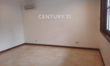 Rumah Di Compound Lebak Bulus Dengan 4kamar Dan Kolam Renang