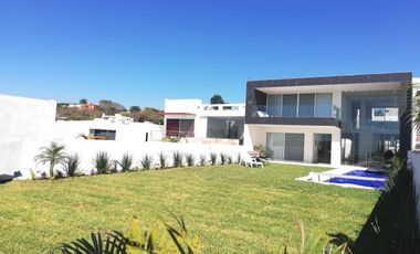 Residencia Estilo Moderno Fracc Burgos Corinto