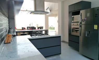 Residencia Estilo Moderno Fracc Burgos Corinto