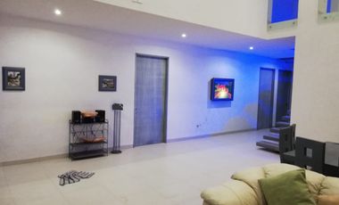 Residencia Estilo Moderno Fracc Burgos Corinto