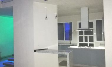 Residencia Estilo Moderno Fracc Burgos Corinto
