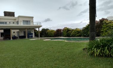 HERMOSA CASA DE 5 AMBIENTES EN COUNTRY HARAS SANTA MARÍA