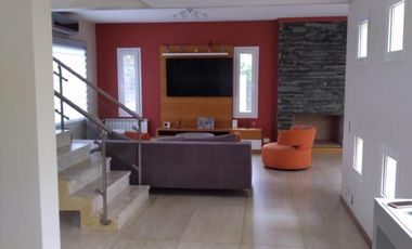HERMOSA CASA DE 5 AMBIENTES EN COUNTRY HARAS SANTA MARÍA