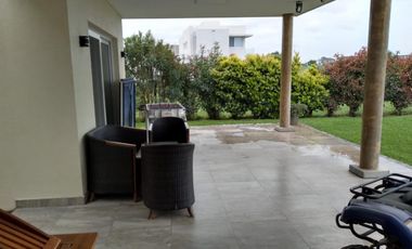 HERMOSA CASA DE 5 AMBIENTES EN COUNTRY HARAS SANTA MARÍA
