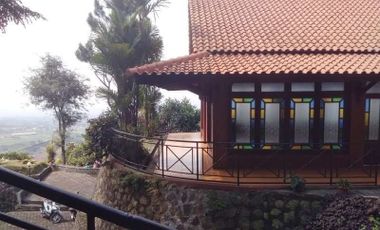 Jual Villa Mewah, Bawah kaki Gunung Salak di Cijeruk Bogor