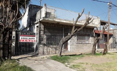 VENTA - TAPIALES - CASA 3 AMB - COD 846