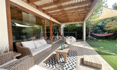 OPORTUNIDAD SE VENDE CASA EN CHAMISERO, GRAN PARQUE DE 5000