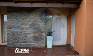 HERMOSA QUINTA CON AMPLIO TERRENO