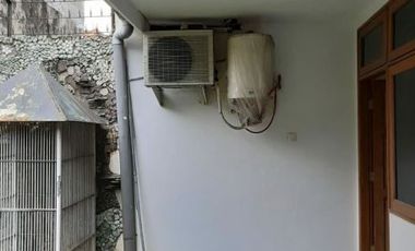 xyiwr.Rumah Jl Jemursari Siap Huni Hadap Utara Listrik 2200