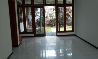 xyiwr.Rumah Jl Jemursari Siap Huni Hadap Utara Listrik 2200