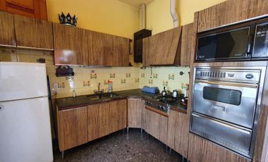 Casa 4 Ambientes, Quincho, Parrilla, Fondo Parquizado