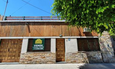 Casa 4 Ambientes, Quincho, Parrilla, Fondo Parquizado