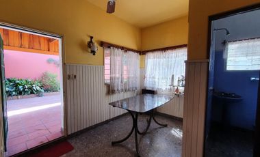 Casa 4 Ambientes, Quincho, Parrilla, Fondo Parquizado