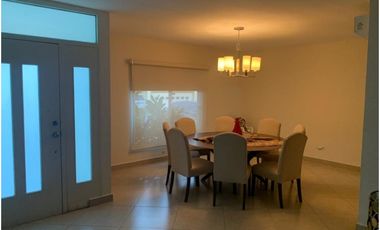 VENDO O ALQUILO CASA 400MTS2 EN CLAYTON, EMBASSY GARDEN