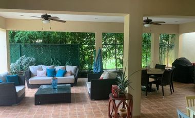 VENDO O ALQUILO CASA 400MTS2 EN CLAYTON, EMBASSY GARDEN