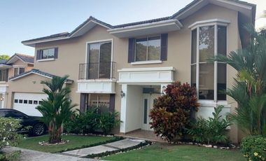 VENDO O ALQUILO CASA 400MTS2 EN CLAYTON, EMBASSY GARDEN