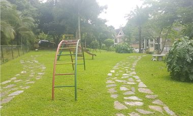 VENDO O ALQUILO CASA 400MTS2 EN CLAYTON, EMBASSY GARDEN