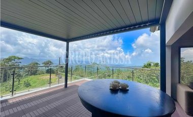 Oportunidad! Se Vende Casa con Hermosas Vistas en Altos del Maria