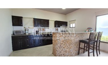 Oportunidad! Se Vende Casa con Hermosas Vistas en Altos del Maria