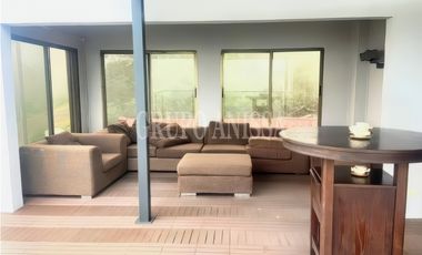 Oportunidad! Se Vende Casa con Hermosas Vistas en Altos del Maria