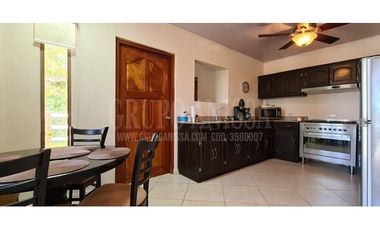 Oportunidad! Se Vende Casa con Hermosas Vistas en Altos del Maria