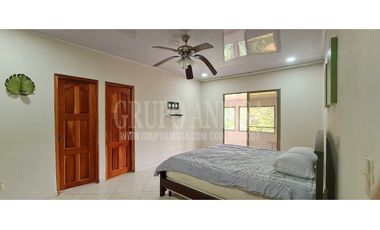 Oportunidad! Se Vende Casa con Hermosas Vistas en Altos del Maria