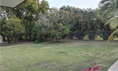 VENDO TERRENO CON DOS CASAS EN PUNTA BARCO VIEJO