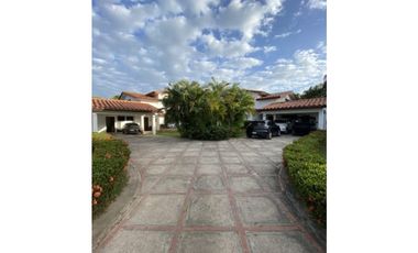 VENDO TERRENO CON DOS CASAS EN PUNTA BARCO VIEJO