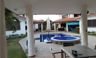 VENDO TERRENO CON DOS CASAS EN PUNTA BARCO VIEJO