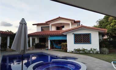 VENDO TERRENO CON DOS CASAS EN PUNTA BARCO VIEJO